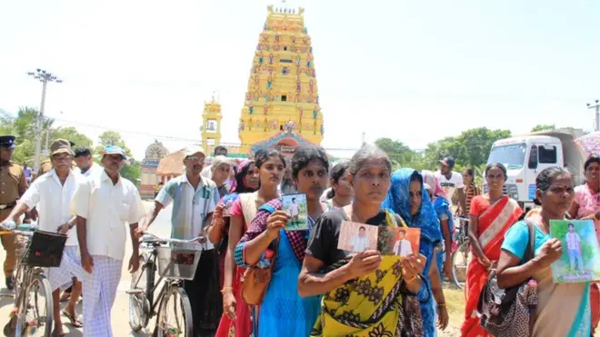 දිවයිනේ වැඩිම පිරිසක් අතුරුදහන් වී ඇත්තේ යුද්ධය හේතුවෙන් බව පැහැදිළි කළ උද්ඝෝෂකයෝ ඉන් වැඩිම පිරිසක් අයත් වන්නේ කිළිනොච්චි සහ මුලතිවු පළාත්වලට බවයි පෙන්වා දුන්නේ.