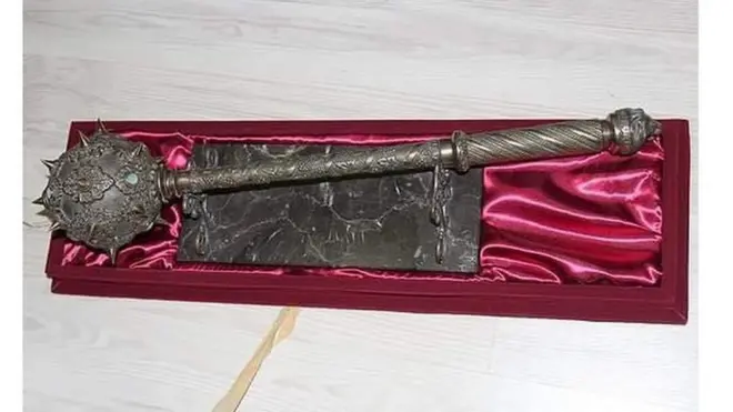 Поліція у одній із квартир Києва знайшла цінні речі і стверджує, що належали вони Миколі Азарову