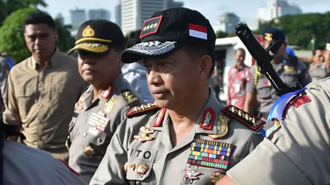 Kapolri Jenderal Tito Karnavian mengatakan dirinya bakal mengganti atau memutasi bawahannya jika tidak bertindak tegas menangani kasus persekusi, seperti yang terjadi di Solok.