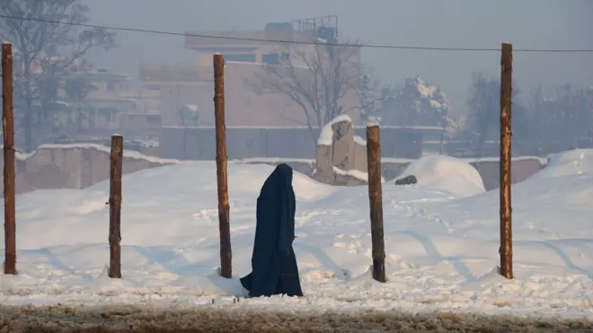В последние месяцы сотни человек бежали из Кундуза в связи с обострением противостояния между Талибаном и правительственными войсками