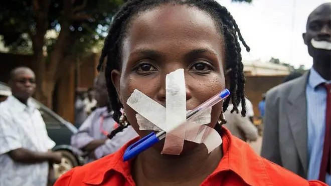 Umunyamakuru wigaragambya