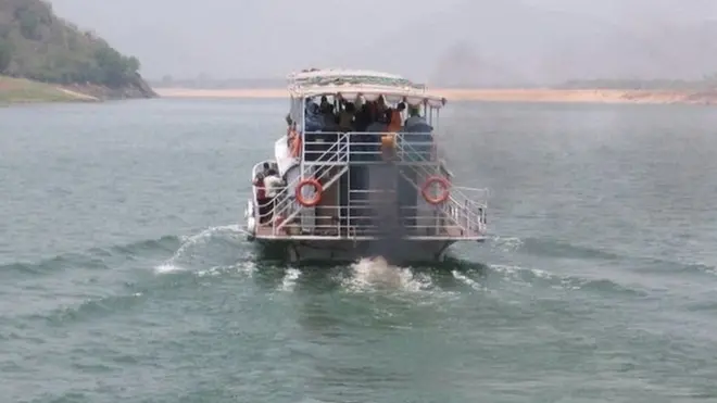 గోదావరిలో పడవ ప్రమాదం