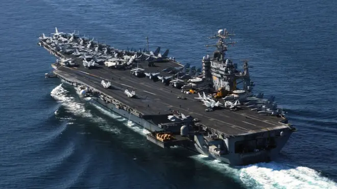 Tàu mẹ USS Theodore Roosevelt trong hành trình trên Biển Ả-rập hồi 2001