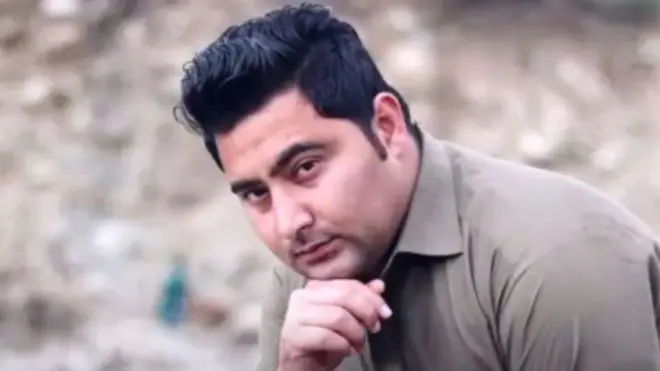 Mashan Khan estudiaba periodismo en la Universidad de Abdul Wali Khan, en Mardan, Pakistán.