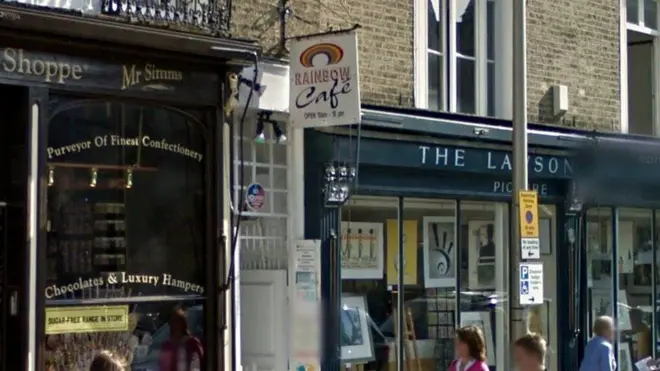 Власниця кафе каже, що поки на її заброну ніхто не скаржився