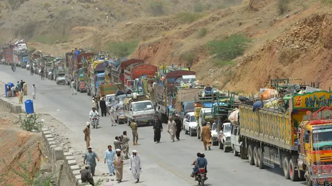 کابل کې د قبایلي سیمو د قومونو استازو د پاکستان د پارلمان هغه پرېکړه وغندله چې پر بنسټ یې قبایلي سیمې په خیبر پښتوانخوا ایالت کې ورګډېږي.