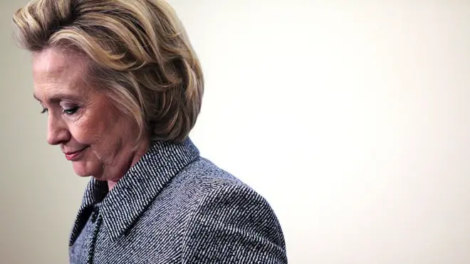 Na corrida eleitoral, Hillary representava a classe política no poder e Trump, o "não político"