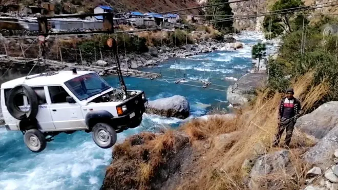 एम्बुलेन्स तार्दै