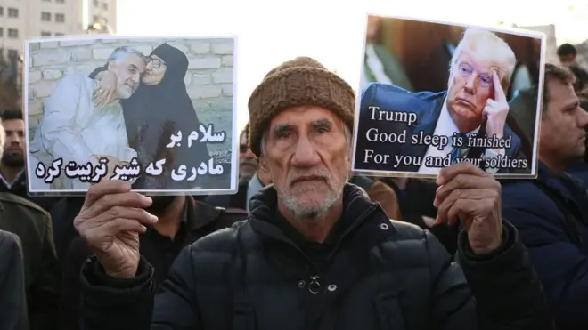 ايراني يتظاهر تنديدا بمقتل سليماني