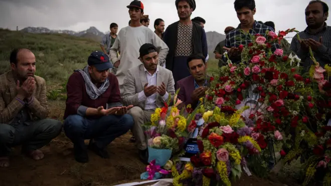 ورځپاڼې د بې پولو خبريالانو د بنسټ وينا راخيستې، دغې ادارې پر ملگرو ملتونو غږ کړى چې د خبريالانو د ملاتړ لپاره دې ځانگړى استازى وگومارى.