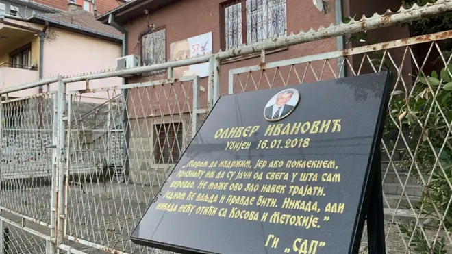 Na mestu gde je ubijen Ivanović podignuto je spomen obeležje