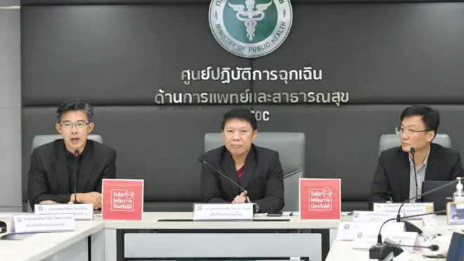 นพ.สุวรรณชัย วัฒนายิ่งเจริญชัย อธิบดีกรมควบคุมโรค ระบุว่าการเสียชีวิตของผู้ป่วยโควิด-19 รายแรกในไทย ยังถือเป็นอัตราผู้เสียชีวิตที่คาดการณ์ไว้แต่เบื้องต้น คือ 2 เปอร์เซ็นต์จากจำนวนผู้ติดเชื้อทั้งหมด 42 ราย