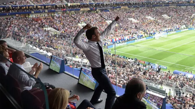 Macron celebra un gol en la final Francia-Croacia del Mundial.
