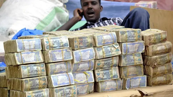 ሓደ ዶላር ኣሜሪካ 9,000 ሽሊንግ ሶማሊላንድ ይሽረፍ።