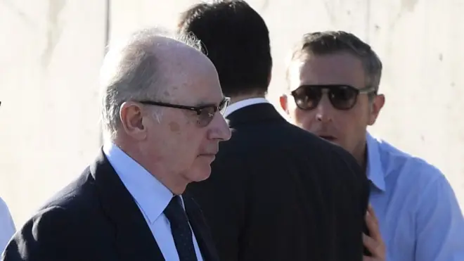 Rodrigo Rato (solda) suçlu bulunursa ağır hapis ve yüklü para cezalarına çarptırılabilecek