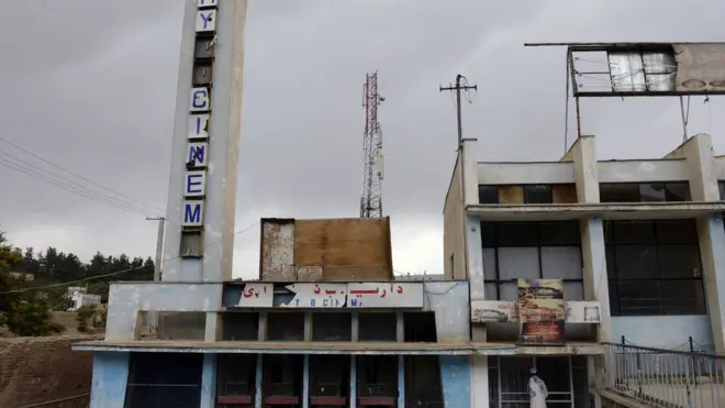 د افغان فلم پخوانی مشر لطیف وايي، زموږ سینما په سخت بد حالت کې ده.