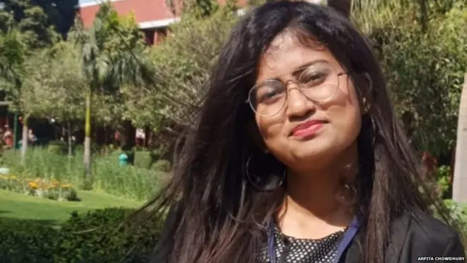 अर्पिता चौधरी और कॉलेज के उनके साथी दिल्ली में एक ऑनलाइन डेटाबेस चला रहे हैं