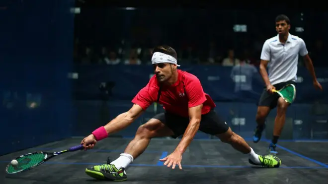 A velocidade e intensidade do squash demandam um grande esforço físico