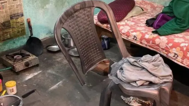 नौकरी पाने के लिए कड़ी मेहनत के साथ ही गर दिन संघर्ष से भी जूझने को मजबूर हैं छात्र