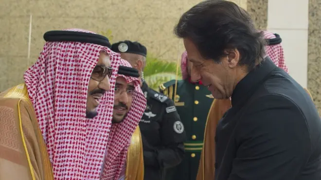 सऊदी अरब के सुल्तान सलमान बिन अब्दुल अज़ीज़ अल सऊद के साथ पाकिस्तान के प्रधानमंत्री इमरान ख़ान