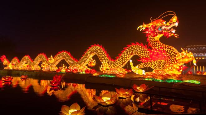 Dragón iluminado. Año Nuevo chino