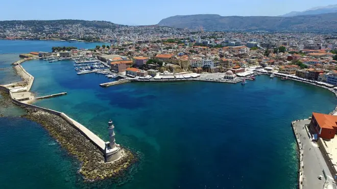 Судно відбуксирували до порту Ханья на грецькому острові Кріт