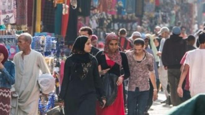 سكان مصر 104 ملايين نسمة منهم أكثر من 9 ملايين بالخارج.