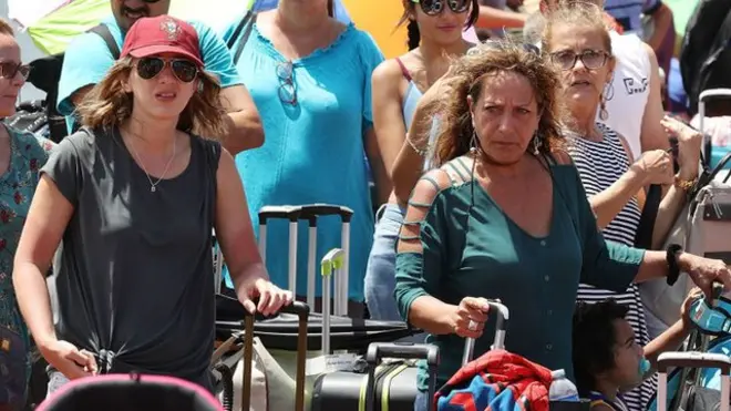 Decenas de miles de ciudadanos han abandonado Puerto Rico en los últimos meses.