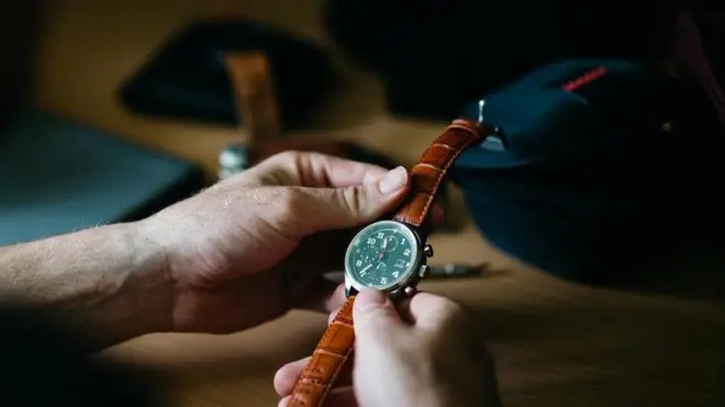 ساعة يدوية من تصميم ماثيو رايت