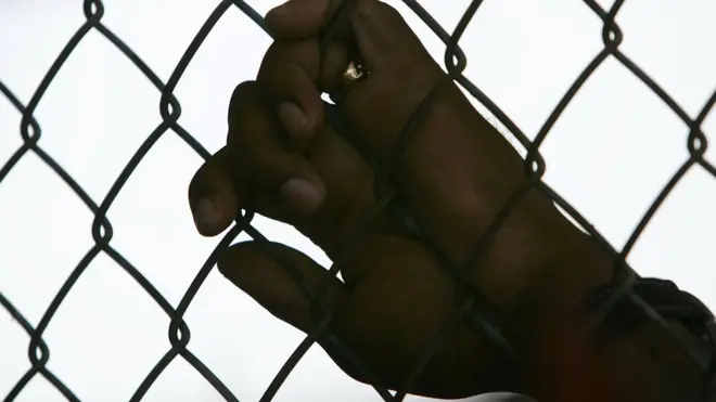 рука и клетка