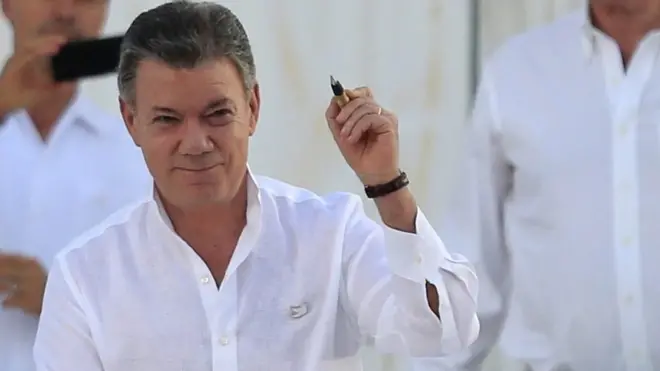 Juan Manuel Santos luego de la firma del acuerdo de paz con las FARC en Cartagena.