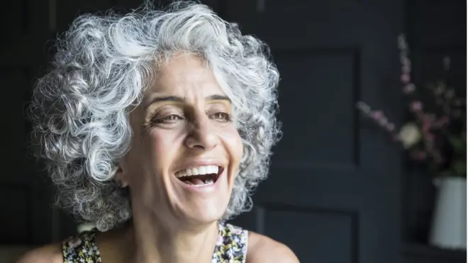 "La ciencia ha encontrado que después de los 50 envejecer tiende a hacernos felices, así hasta el final", dijo Rauch.