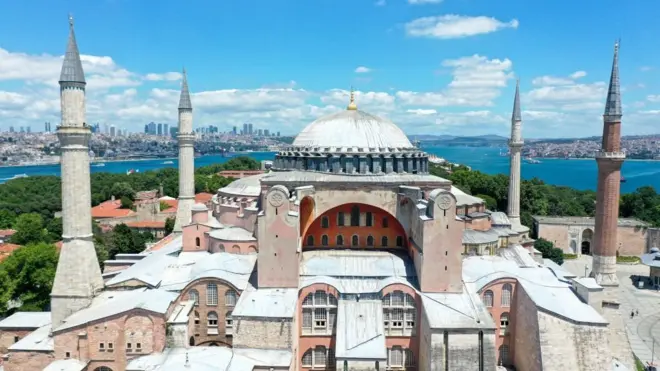 آيا صوفيا ظلت كاتدارئية لمدة ألف عام ومقراً للكنيسة الارثوذكسية