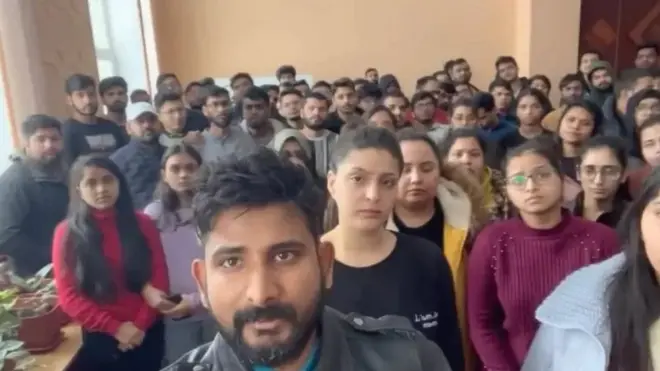 బంకర్లలో గడుపుతున్న భారతీయ విద్యార్ధులు