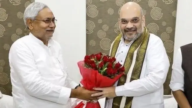 पटना में बिहार के मुख्यमंत्री नीतीश कुमार के साथ भाजपा अध्यक्ष अमित शाह