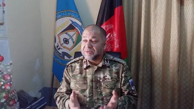 آقای مجاهد فرد شماره دوم پلیس فراه بود که به حومه شهر فراه رفته بود تا از مواضع نیروهای دولتی علیه گروه طالبان دیدن کند