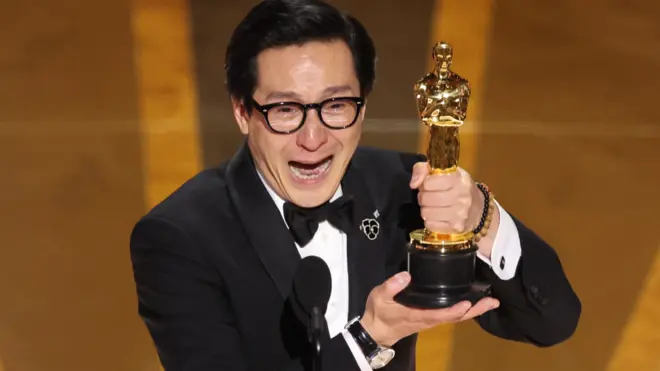 كوان يفوز بجائزة أوسكار لأفضل ممثل مساعد