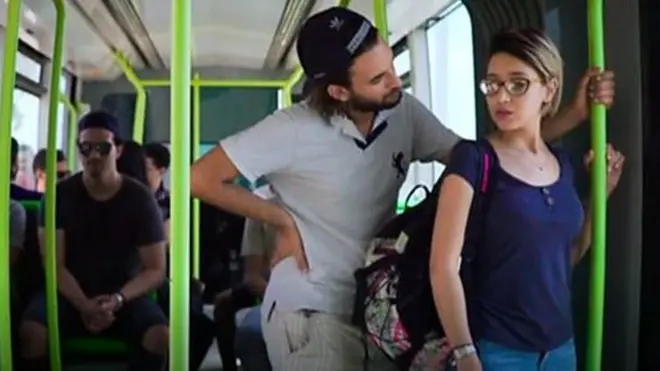 تعرضت للتحرش على مرأى ومسمع ركاب القطار