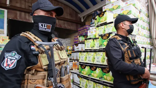 قوات أمن عراقية تراقب أسعار السلع الغذائية بالنجف