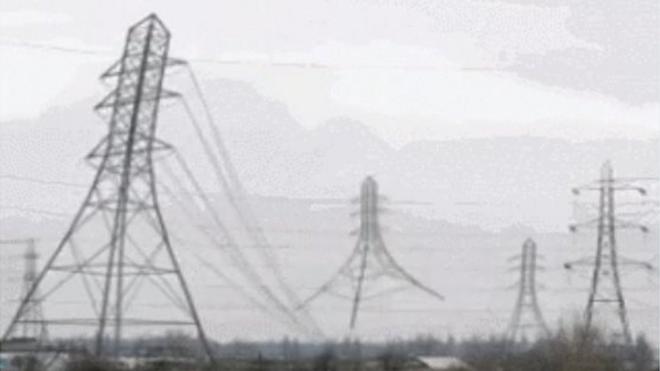 Tres torres de cableado eléctrico usadas como gif (Imagen: @IamHappyToast)