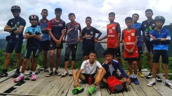 कुछ बच्चों ने अपने संदेश में लिखा है कि उनका चिकन फ़्राई खाने का मन है. एक बच्चे ने अपने टीचर के लिए संदेश लिखा, "सर, इतना सारा होमवर्क मत दिया कीजिये"