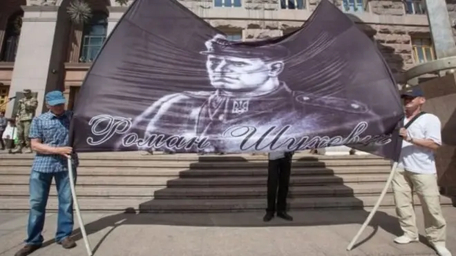 1 червня Київська міська рада перейменувала проспект Генерала Ватутіна на проспект Романа Шухевича.