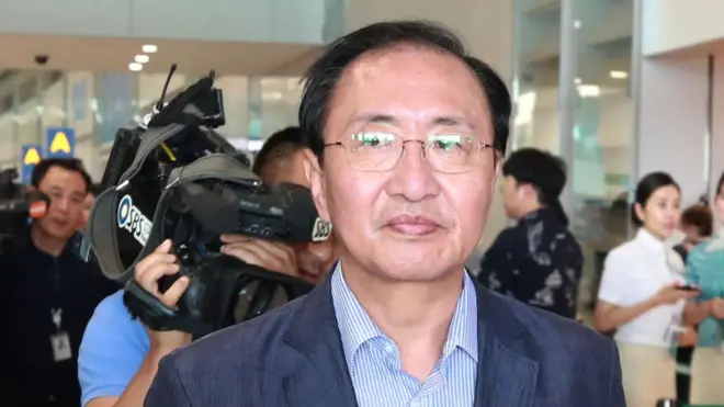 Roh Hoe-chan dikenal sebagai aktivis hak-hak buruh sebelum menjadi anggota parlemen.