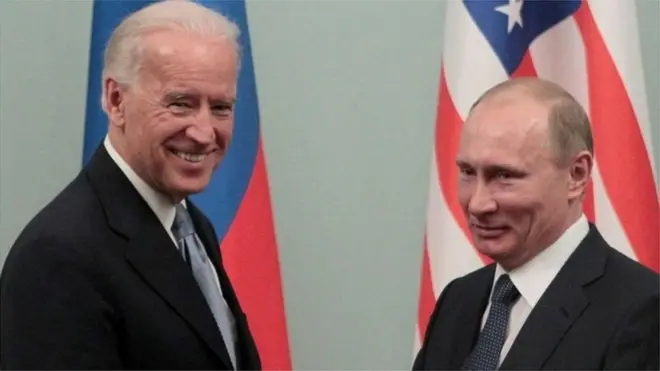 نو منتخب امریکی صدر جو بائیڈن اور روسی صدر ولادیمیر پوتن کی ایک پرانی تصویر