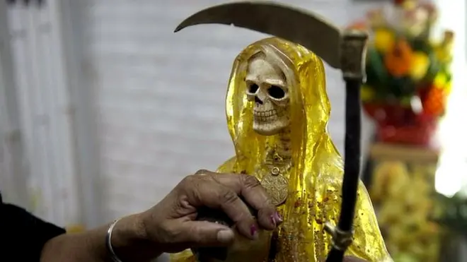 Miembros de la pandilla se dicen devotos de La Santa Muerte.