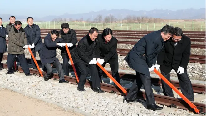 26일 개성에서 열린 남북 철도·도로 착공식