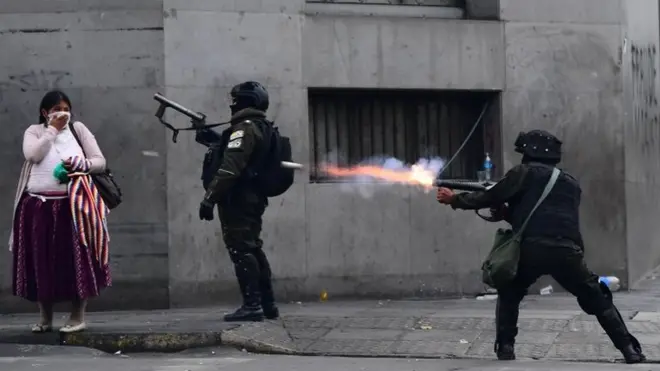 Las protestas del miércoles volvieron a terminar en gasificaciones.