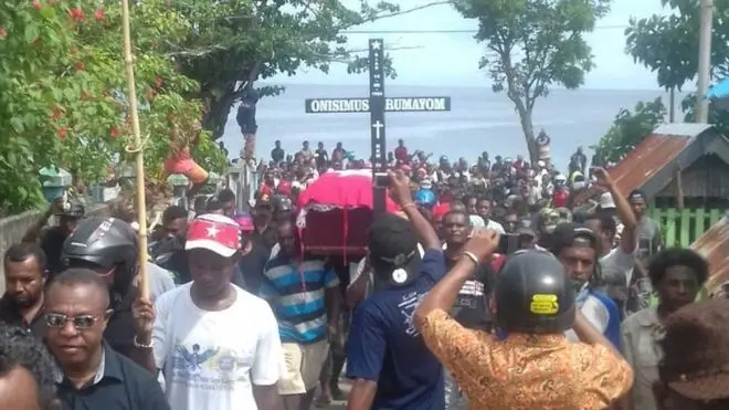 Iring-iringan korban Manokwari