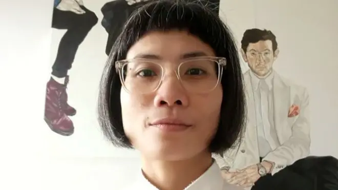 自學成才的泰國女畫家贏得英國國際肖像繪畫頭等獎。