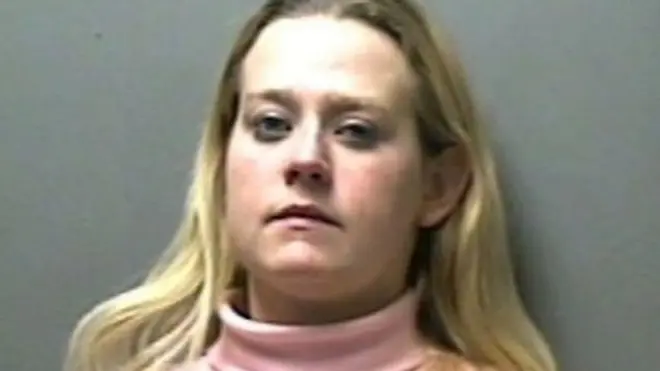 Jessica Ford, perempuan berusia 34 tahun dan berasal dari La Vergne, Tennessee , kini ditahan dan menjalani pemeriksaan atas ulahnya tersebut, demikian laporan media setempat.